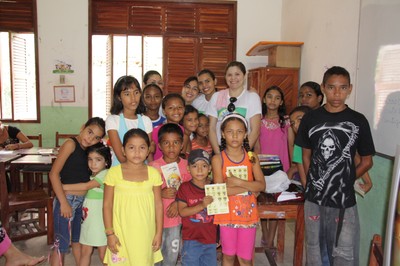 Meninos e meninas que participaram da 2ª edição do Bairro Cidadão