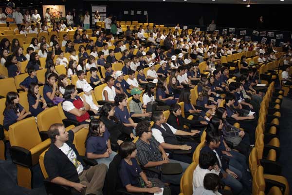 Mais de 300 alunos e professores participaram do encerramento