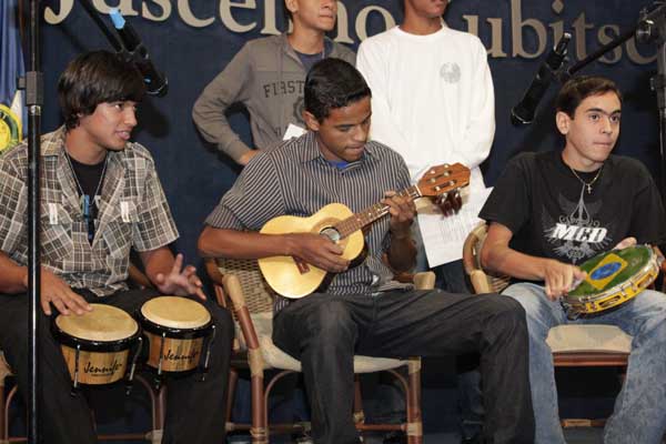 Ficha Limpa e honestidade dia-a-dia, cantaram os alunos de Ceilândia