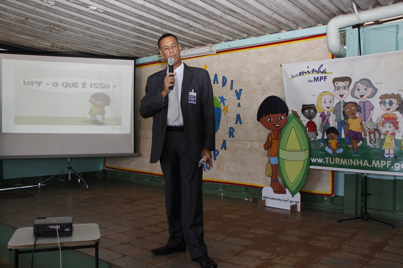 Manoel explicando a história do MPF