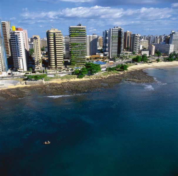 A orla de Fortaleza é um verdadeiro parque urbano. Além de praia, há também muitos espaço para lazer e esporte. Foto: Setur/CE