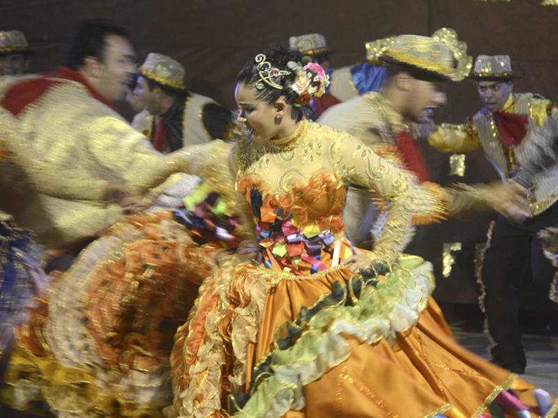 As quadrilhas juninas são levadas a sério em Sergipe! Eles ensaiam o ano inteiro e levam meses para fazer esse figurinos. Foto: Gabriela Amorim