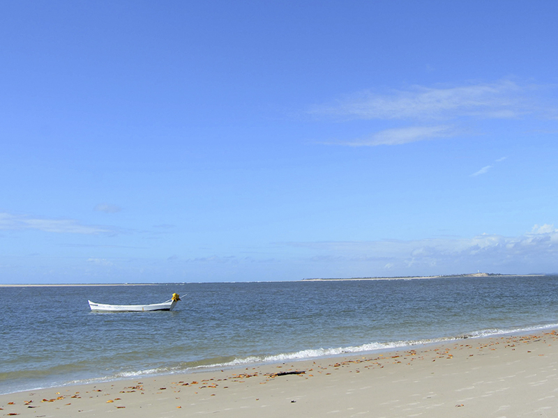 As águas calminhas da Praia do Saco são ótimas pra nadar e brincar. Foto: Gabriela Amorim