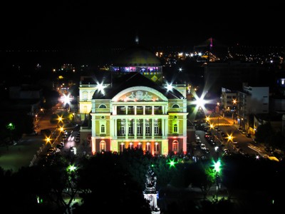 Visão noturna do Teatro Amazonas. Foto: David Nascimento