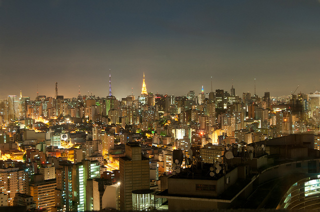 Vista noturna da cidade de São Paulo a partir do Edifício Itália. Foto: Daniel Araújo