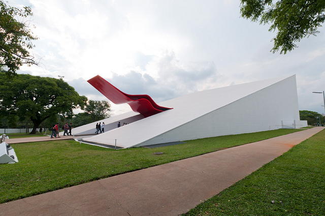 Auditório do Ibirapuera, projetado por Oscar Niemeyer. Foto: Daniel Araújo