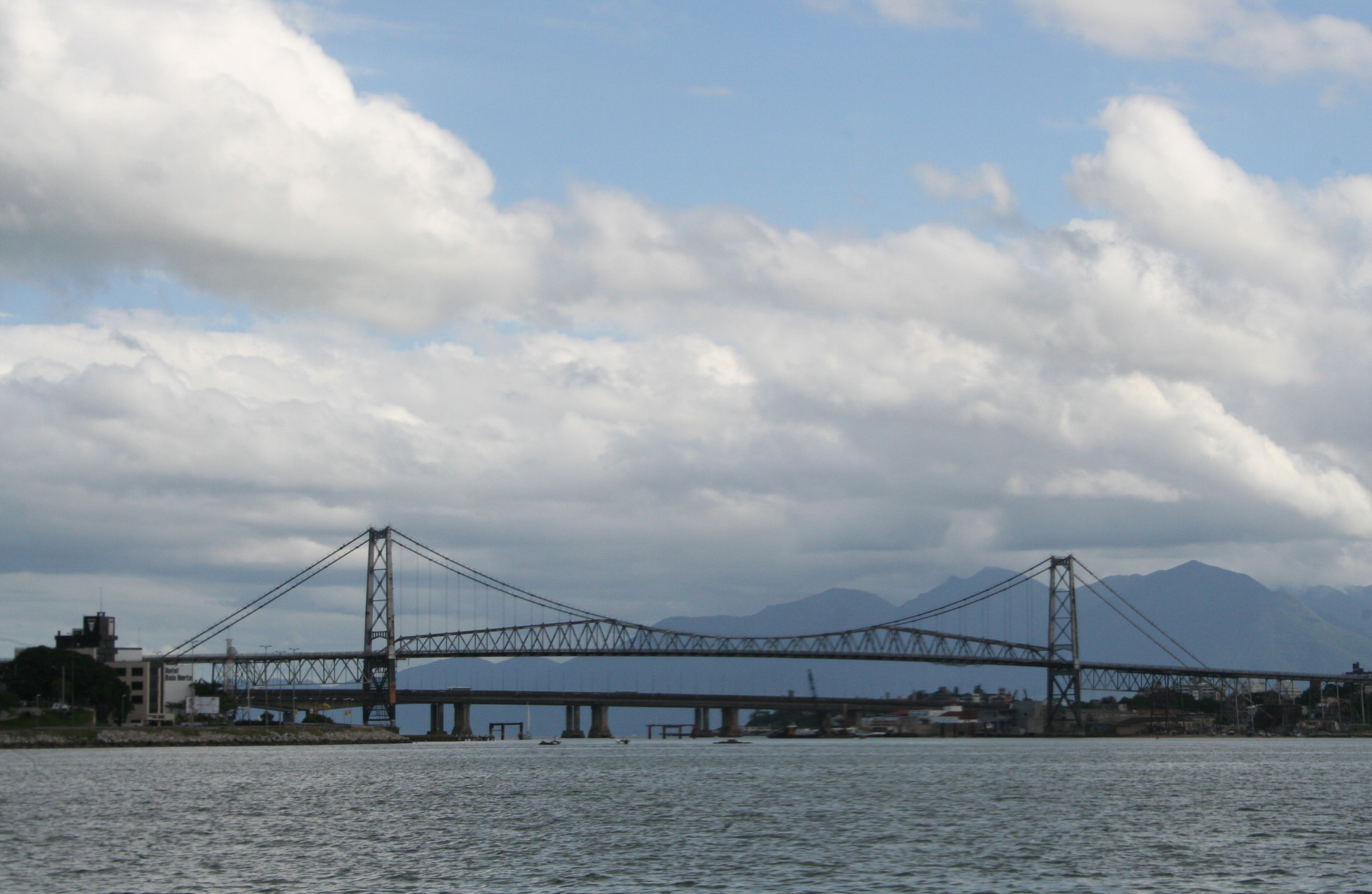 Ponte Hercílio Luz . Foto Andrea Mosqueta