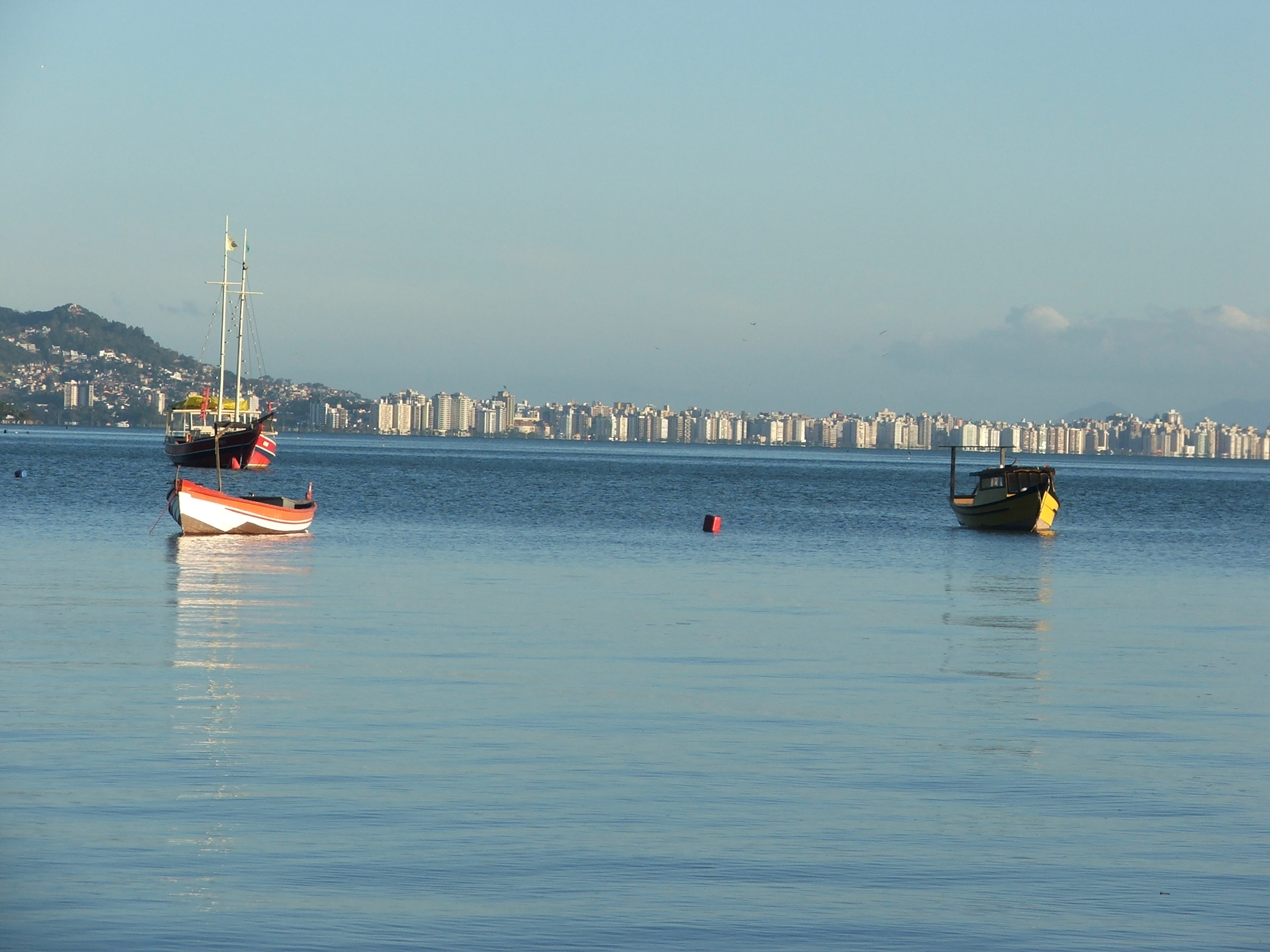Praia de Sambaqui. Foto Andrea Mosqueta