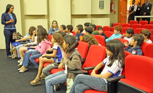 Projeto Cidadão Mirim recebe alunos do ensino fundamental
